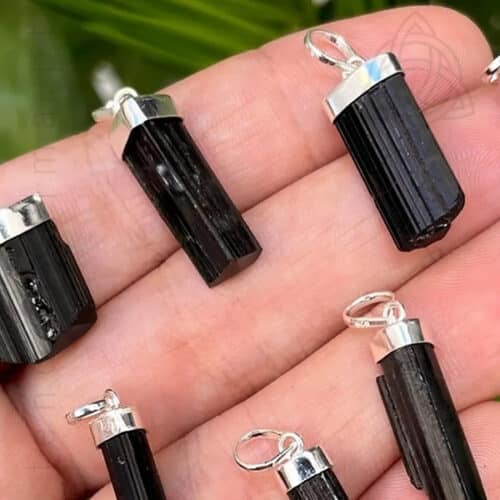 Fio com turmalina negra prata, 600px