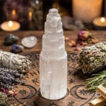 Torre de Selenite com cerda de 15cm de altura, acabamento rústico em torre, 500px