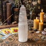 Torre de Selenite com cerda de 20cm de altura, acabamento rústico em torre, 500px