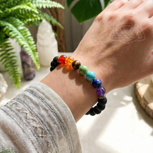 Pulseira Vulcânica dos 7 Chakras de 8mm, contas alusaivas aos 7 chakras e lava vulcânica