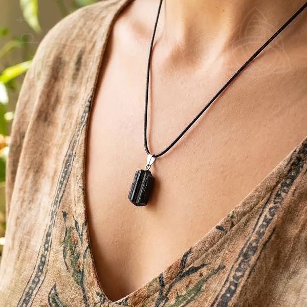 Fio com Turmalina Negra Natural Radial com cerca de 15 a 25mm, origem Brasil, Detail 2, 600px