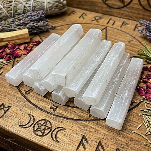 Bastão de Selenite em bruto de 14 a 15cm, acabamento rústico natural, 500px