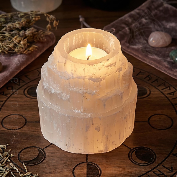 Castiçal Torre de Selenite com cerda de 8cm de altura, acabamento rústico em torre, 600px