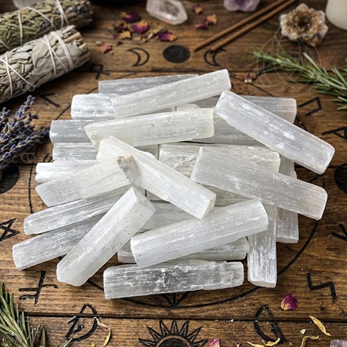 Bastão de Selenite em bruto de 10cm, acabamento rústico natural, 500px