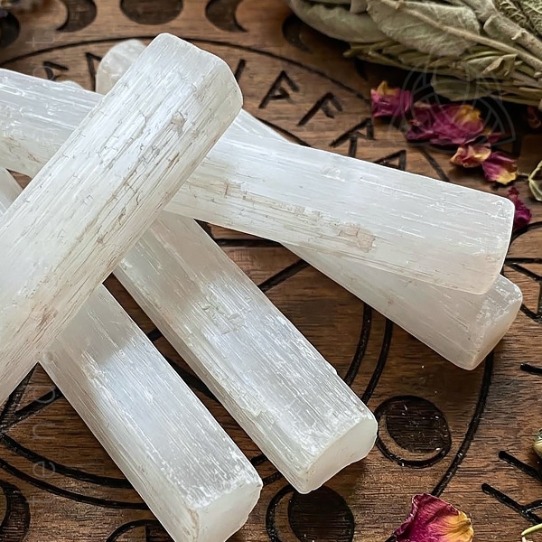 Bastão de Selenite em bruto de 10cm, acabamento rústico natural, 600px
