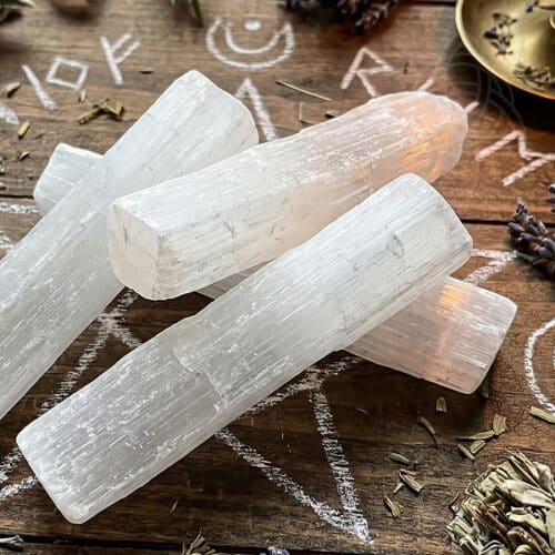 Sticks, pedaços de Selenite em bruto de 5 a 6cm, acabamento rústico natural, 600px