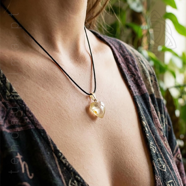 Fio com Coracao de Citrino pequeno com 15mm, 600px