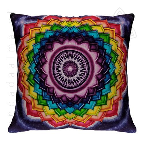 Almofada feita na Índia com mandalas dos 7 chakras 500px