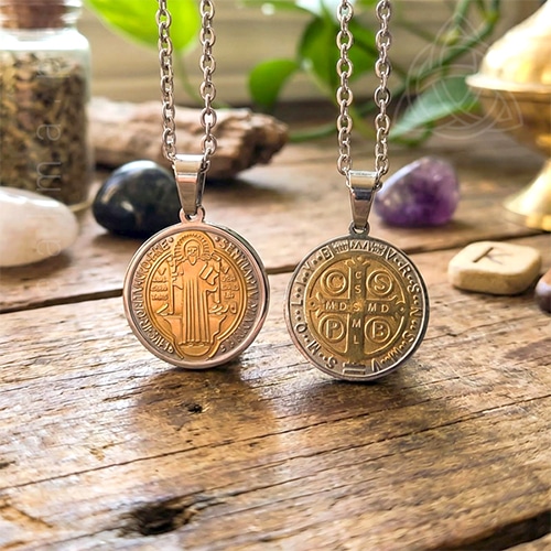 Fio com medalha de são Bento em aço dourado com aro prateado de 15mm, img1, 500px