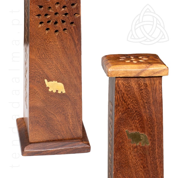 Incesario Torre em Madeira com Elefante em talha dourada, Origem Índia, Altura 30 cm, img1, 600px