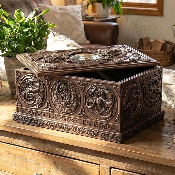 Baú Dragões e Sabbats para guardar objetos de culto tais como baralhos de tarot, etc. Nemesis Now B6468X3, 600px