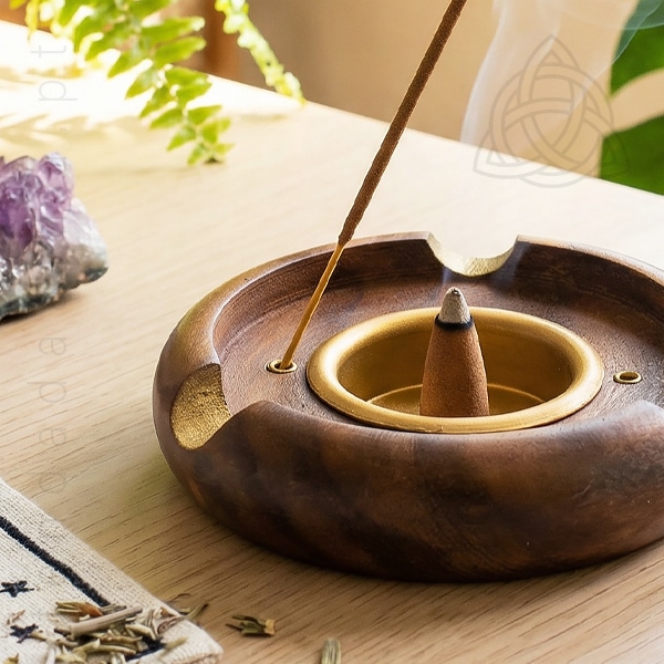 Incensario de madeira redondo simples para duas varetas de incenso e um cone, 600px