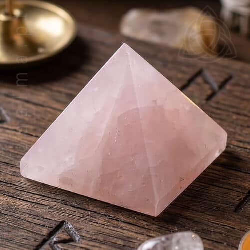 Piramide de Quartzo Rosa, pequena, 4 a 5 cm, 600px