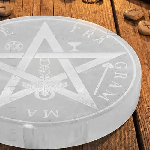 Base de Selentie gravada com Tetragrammaton de aproximadamente 10 cm, acabamento polido, 600px
