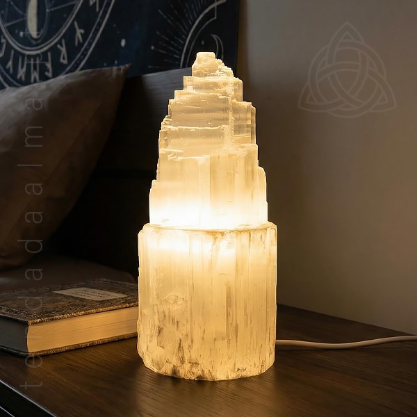 Candeeiro de Selenite com 25 cm, Base serrada polida, origem Marrocos, contém parte eletrica, lampada e cabo, img1, 600px