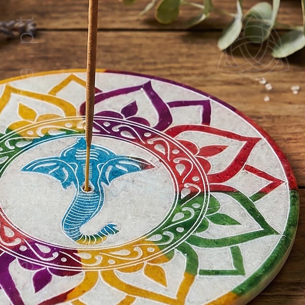 Incensario Redondo em Pedra de Sabão com Ganesh e Flor de Lótus alusiva aos sete chakras, img1, 600px