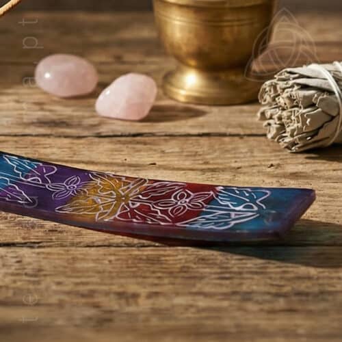 Incensario Tabua em Pedra Sabao com motivos florais multicores, 18 a 20cm de comprimento, img1, 600px