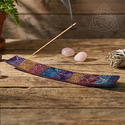 Incensario Tabua em Pedra Sabao com motivos florais multicores, 18 a 20cm de comprimento, 500px