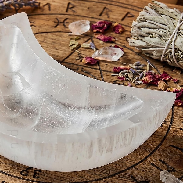 Taca de selenita em forma de lua de 70 a 80mm de comprimento, 600px