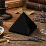 Piramide de Onix, origem Brasil, peças de 50/70 grs com tamannho aproximado 45mm de base