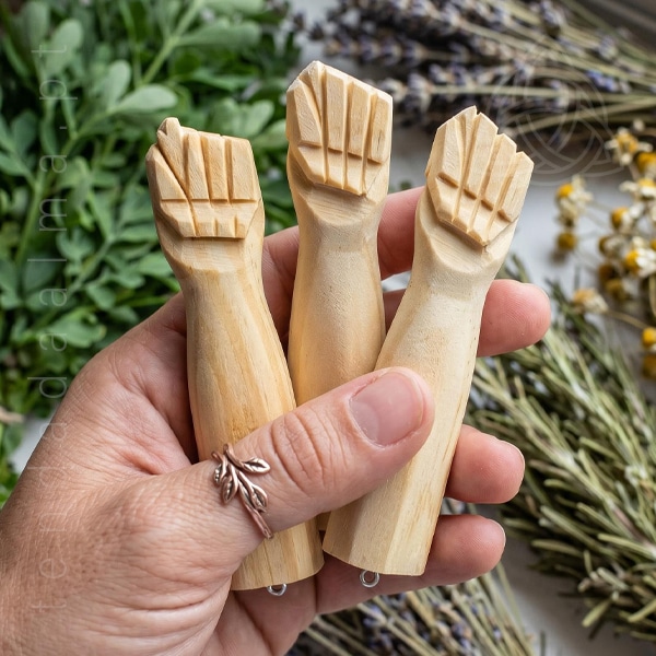 Figa de Arruda, Tamanho 10cm de comprimento, Origem Brasil, Feita artesanalmente, Natural, 600px