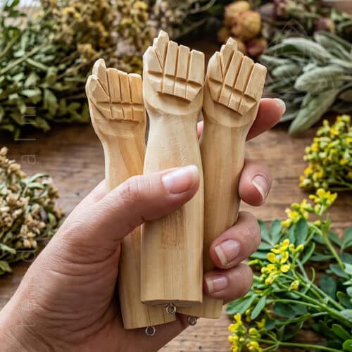 Figa de Arruda, Tamanho 15cm de comprimento, Origem Brasil, Feita artesanalmente, Natural, 600px