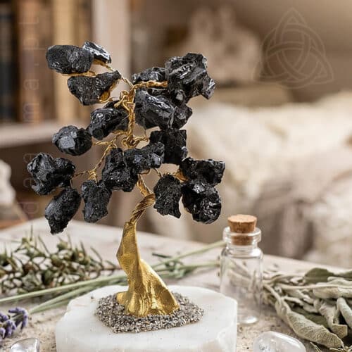 Arvore de Turmalina Negra pequena com base de calcita e prite. Tamanho pequeno 6 cm de altura