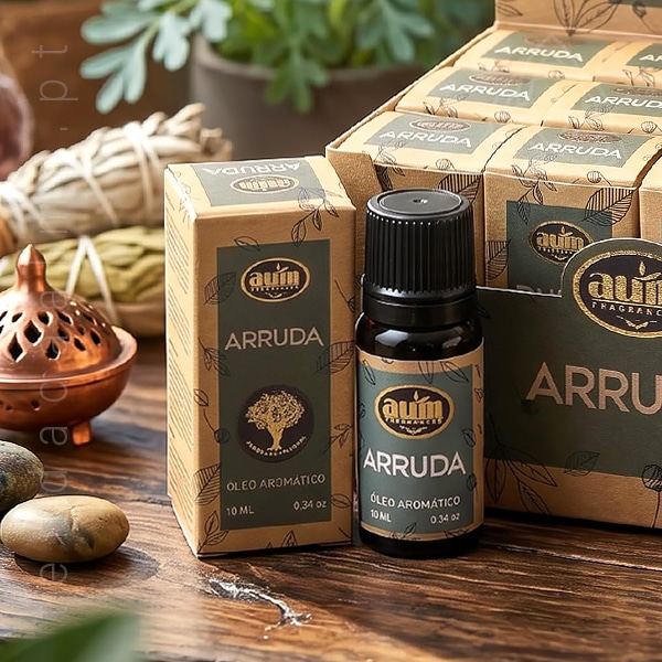 Oleo aromatico de Arruda da linha organica da AUM Fragrance. Também conhecido como Essencia aromatica. Produto natural feito na Índia.