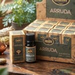 Oleo aromatico de Arruda da linha organica da AUM Fragrance. Também conhecido como Essencia aromatica. Produto natural feito na Índia.