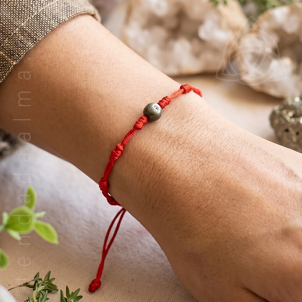Pulseira vermelha dos 7 nos com pirite, pirita feita à mão, artesanal