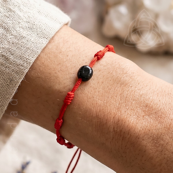Pulseira vermelha dos 7 nos com turmalina negra feita à mão, artesanal