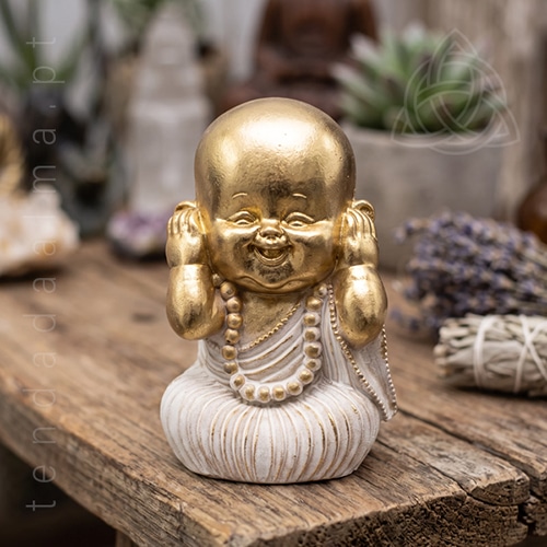 Imagem de Buda Criança Kikazaru – Não Ouvir o Mal em resina dourada brilhante com 12cm de altura