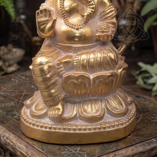 Estatueta de Ganesh alto com 25cm. Imagem adequada a exterior.