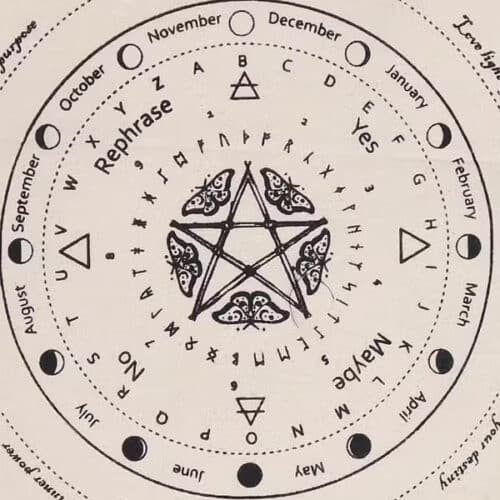 Pano para pendulo em algodao puro com borboleta e pentagrama, cor natural e preto