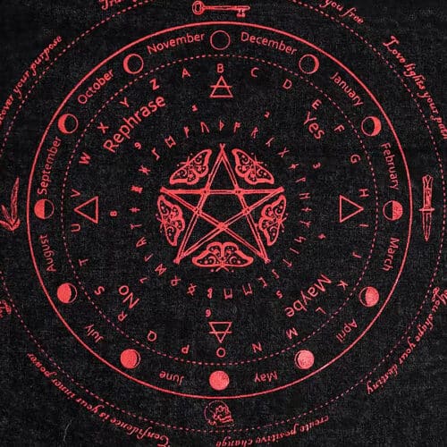 Pano para pendulo em algodao puro com borboleta e pentagrama, cor preto e vermelho