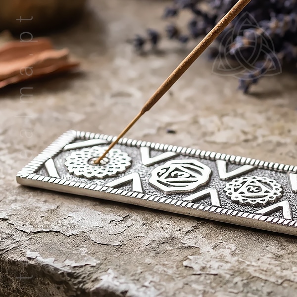 Porta Incenso dos 7 Chakras de aluminio. Fabrico artesanal na India.