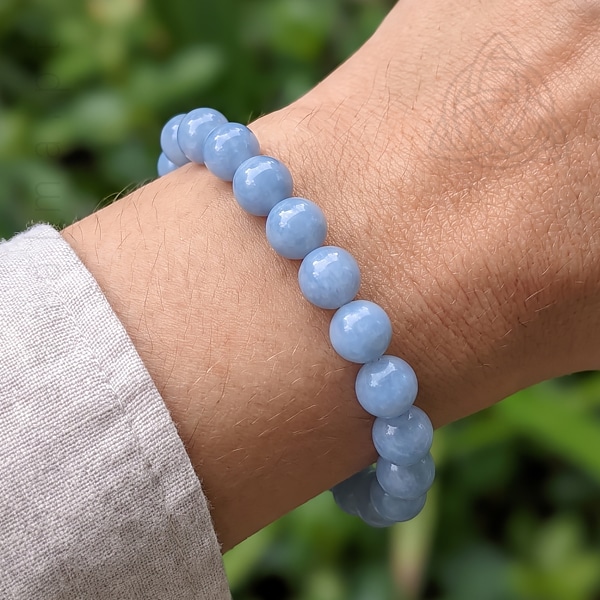 Pulseira de Angelita em pedra natural azul-celeste, com contas redondas polidas e fio elástico.